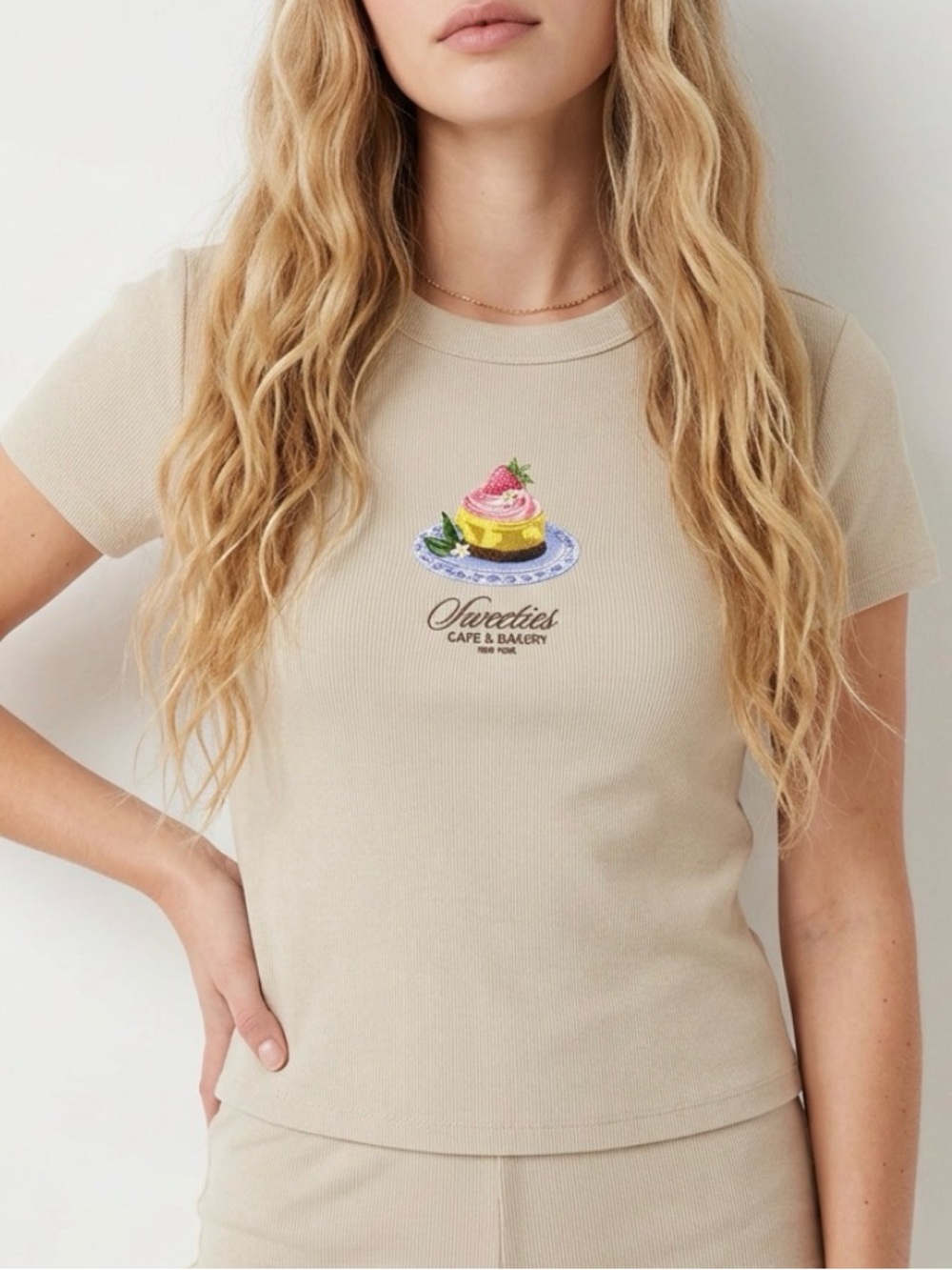 Old Navy Beige/Cream Ribbed Short-Sleeve Tee with NY Bakery Dessert Graphic Soft